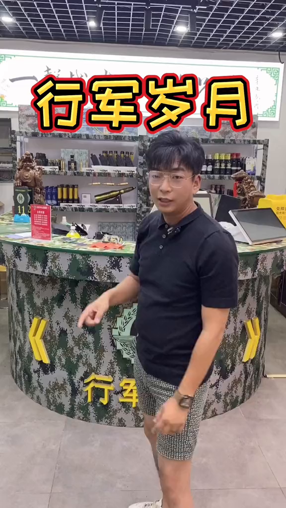 这家军旅主题的餐厅无论从装修到菜品,都是那么的严谨