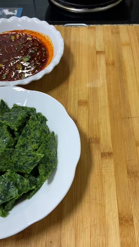 家里有绿菜的试试这个菜馍吧做法简单大人小孩都爱吃菜馍美食教程