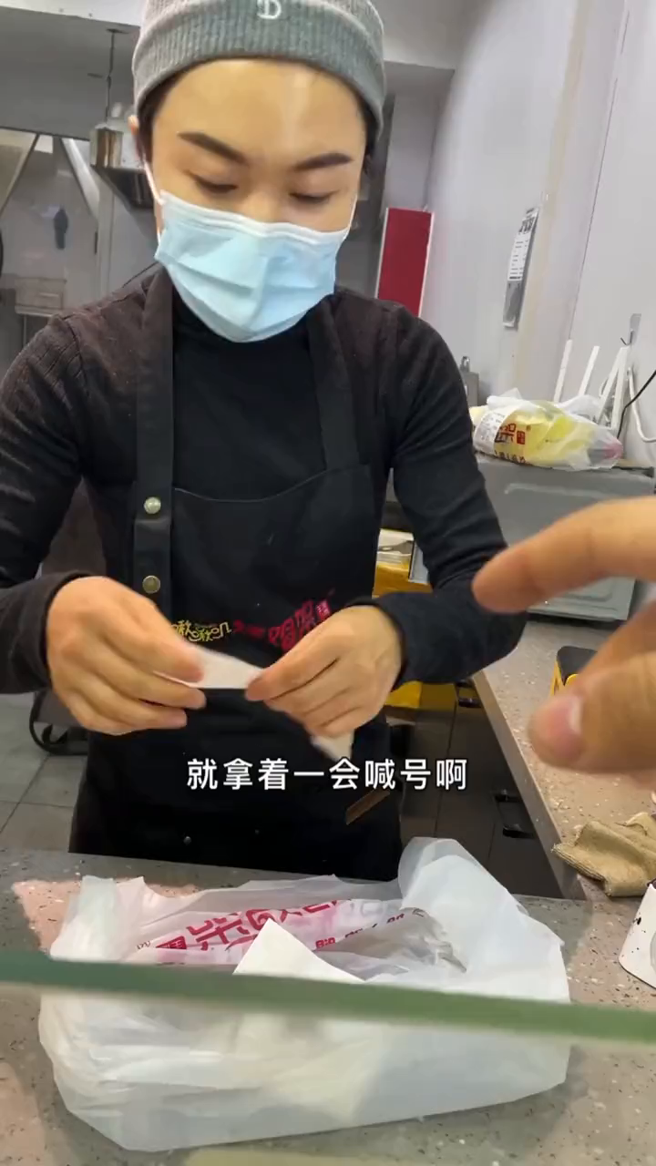 宽厚里很火的电烤鸡架子我的家乡在山东