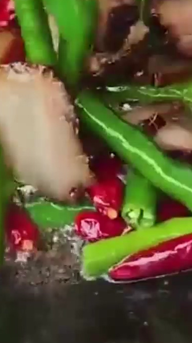 加了辣椒的腊肉才有灵魂,色彩丰富,安逸的很
