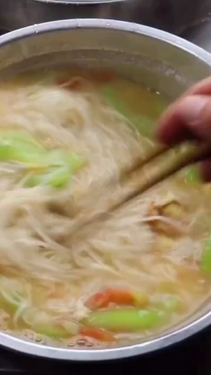 看看视频吧丝瓜鸡蛋面做法 哈哈哈