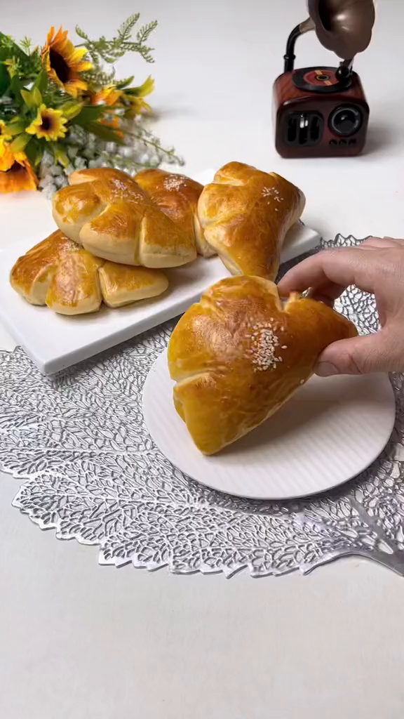 乐妈直播没在,想我没嘿嘿……奉上卡士达餐包视频先看,别忘了来教作业哦!