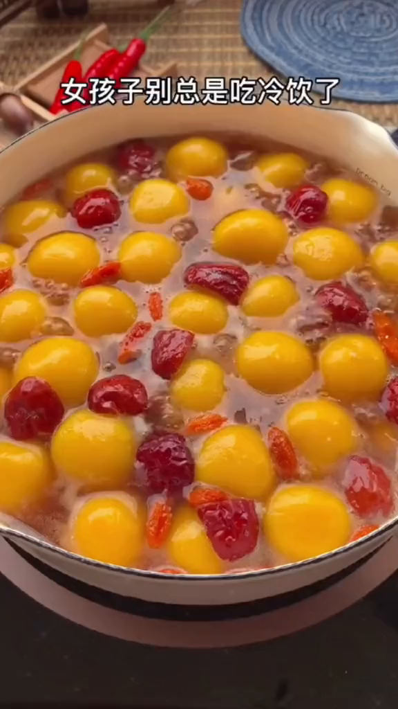 秋冬手脚冰凉的小姐姐这个甜汤一定要多喝,暖心又暖胃南瓜