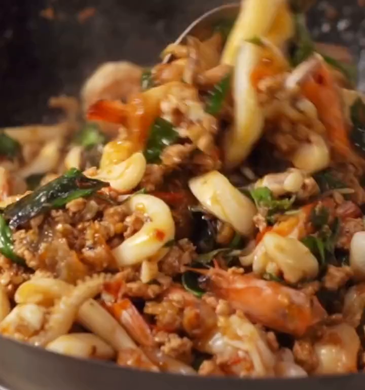 泰国菜猪肉罗勒炒海鲜美食教程泰国菜