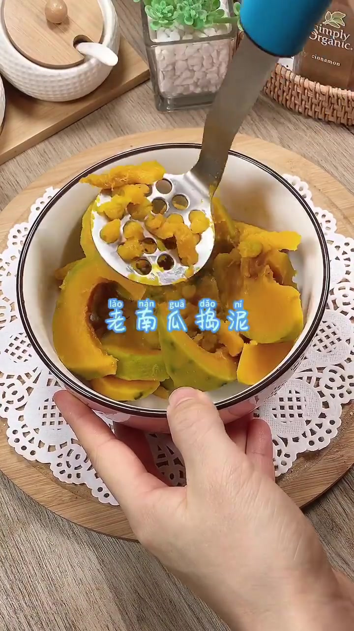 南瓜蔓越莓磅蛋糕～喜欢吃甜品蛋糕的姐妹可以安排～蛋糕