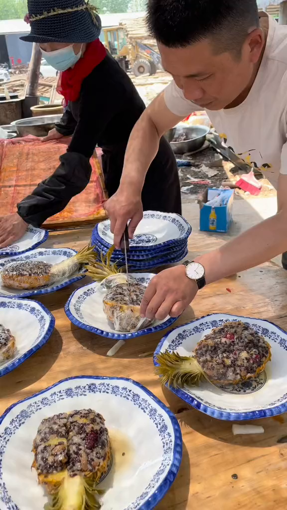 大席菜甜食菠萝八宝饭好吃到爆就是太烫手了