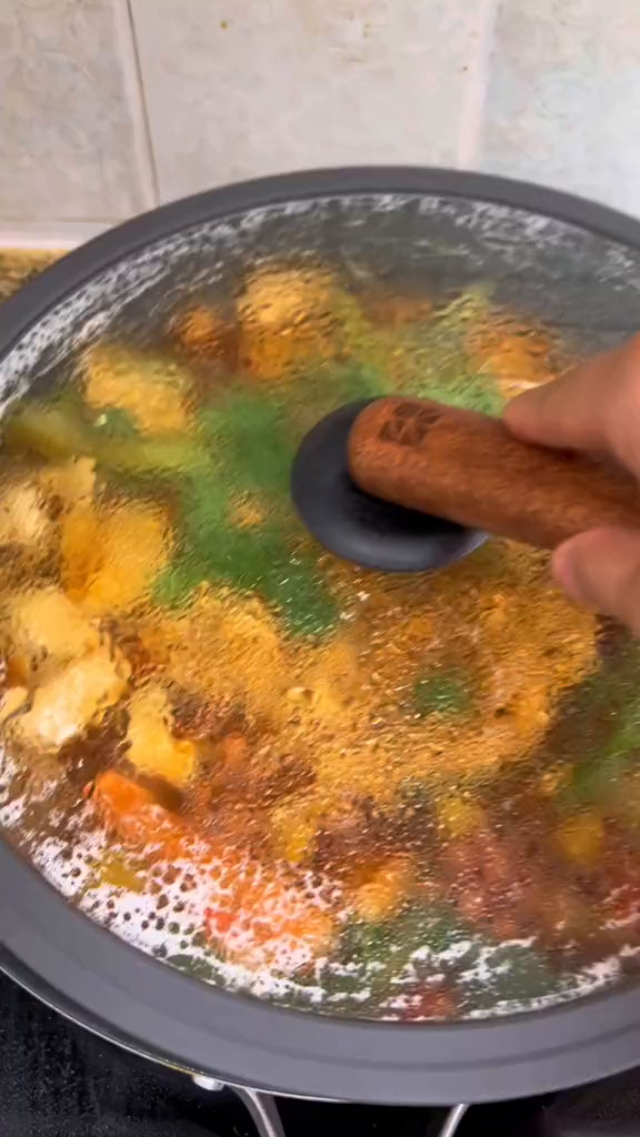 8块的鸡腿5块配菜做了一锅满屋子飘香的鸡公煲