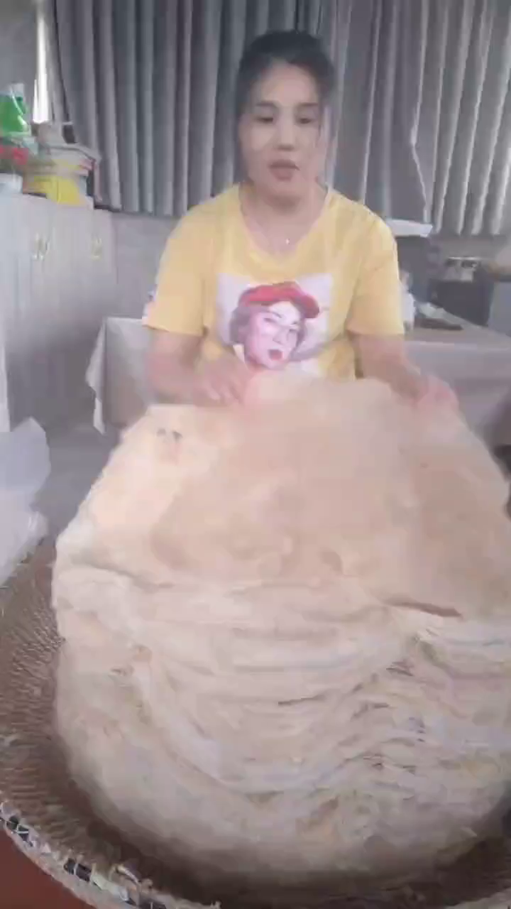 恒温电鏊子操作简单,好用啃掉,烙出来的煎饼又黄又香