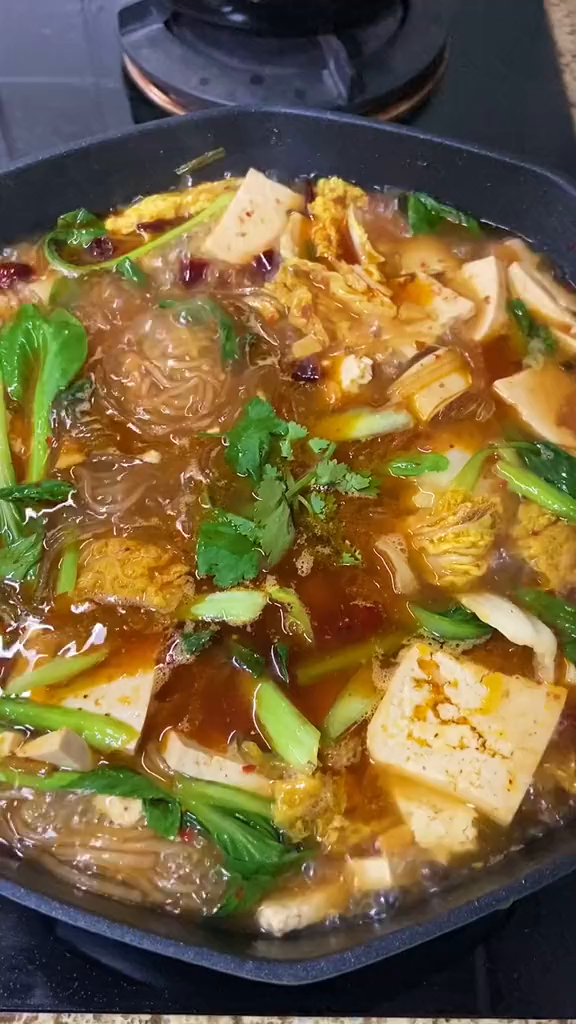 妹妹要吃烩菜今天做了一锅豆腐白菜炖粉条妹妹说吃过瘾了做法简单