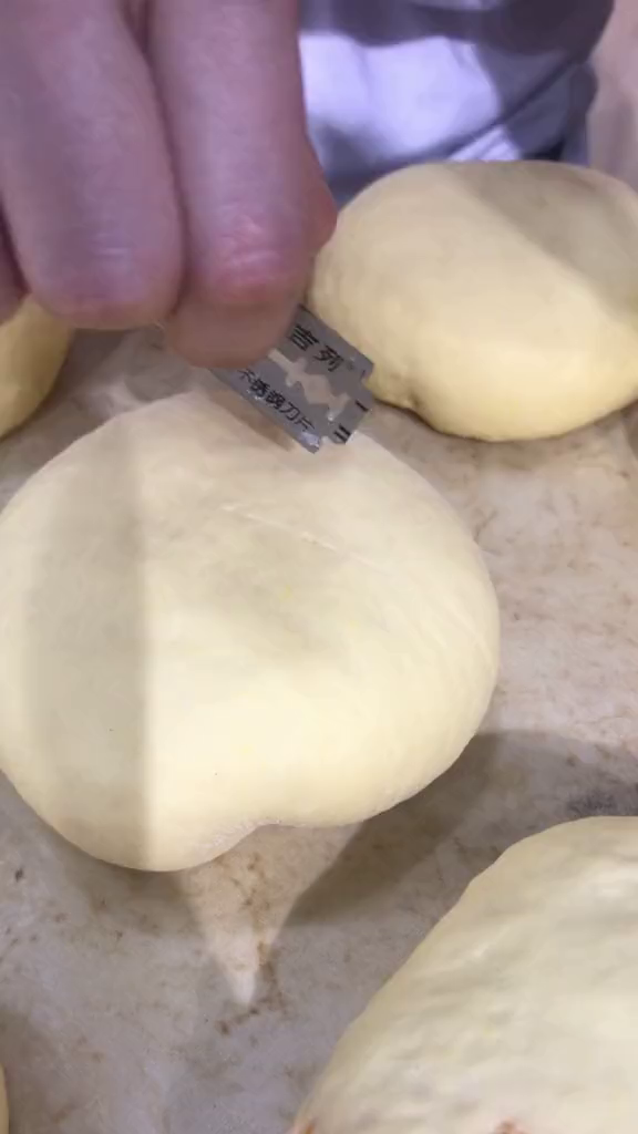 软欧包装饰方法奉上法式西点培训厦门面包培训装饰面包