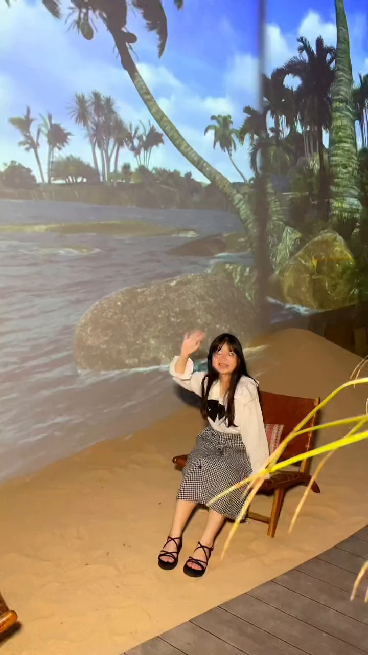 南湖旁一边吃着龙虾