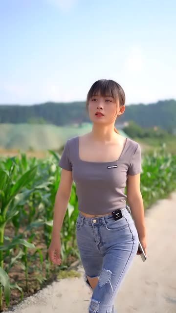 地里可以吃的菜越来越多了,陪婆吃点素菜蛮好的,小时候你们吃过这个吗?