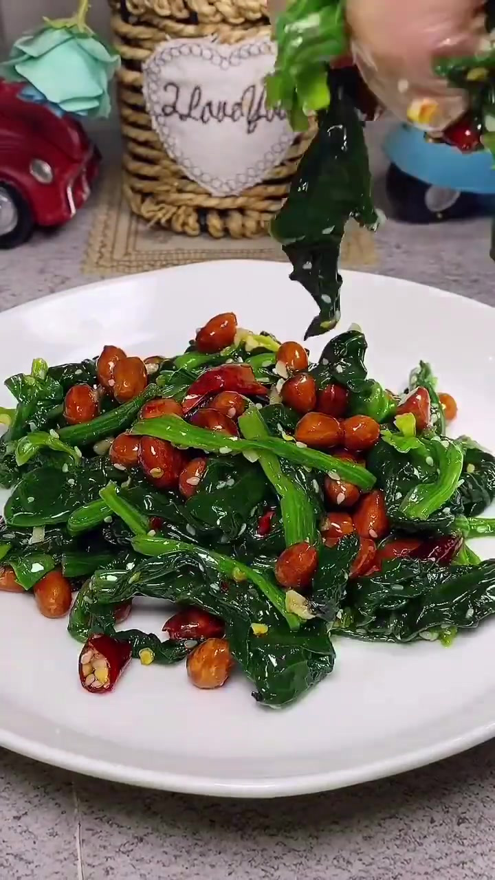 果仁菠菜做法教程