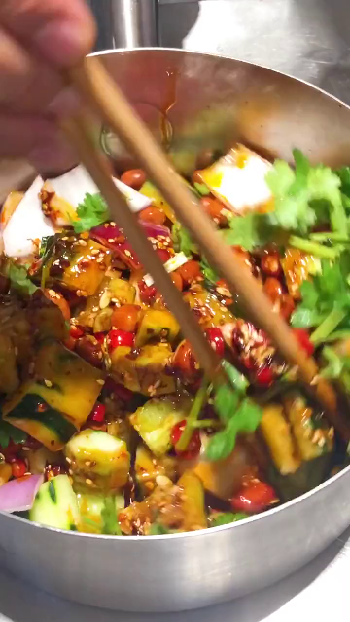 川味凉菜里面有一种调料很重要,但是你买不到,它就是复合酱油!