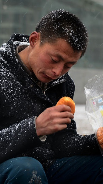生活送你一地鸡毛,怎么才能走出阳光大道?