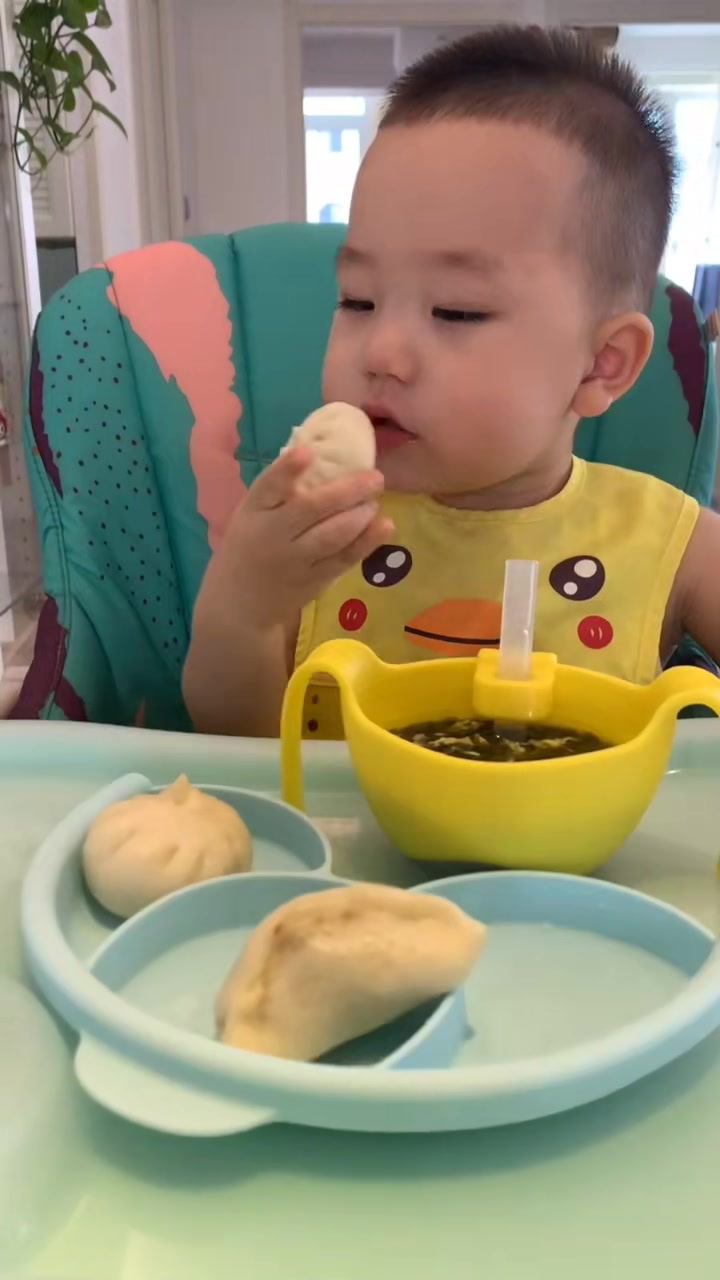 17个月宝宝午餐包子紫菜蛋花汤