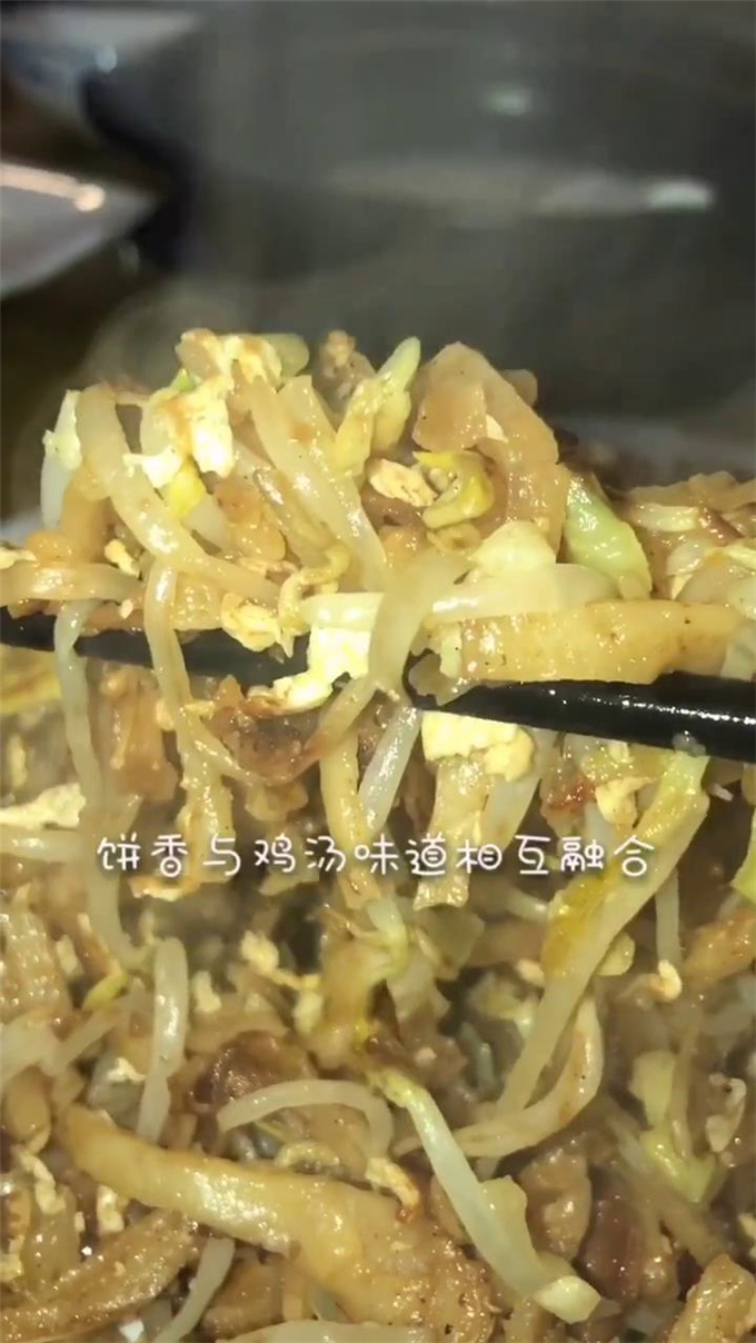 打卡传统名吃,一家开了十几年的炒焖饼店,色香味俱全