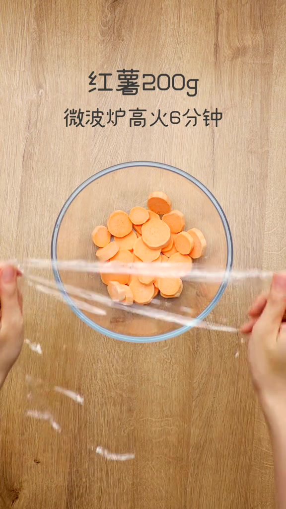 平底锅就能搞定的甜糯红薯小方,夹着颗粒感十足的花生酱,又甜又咸