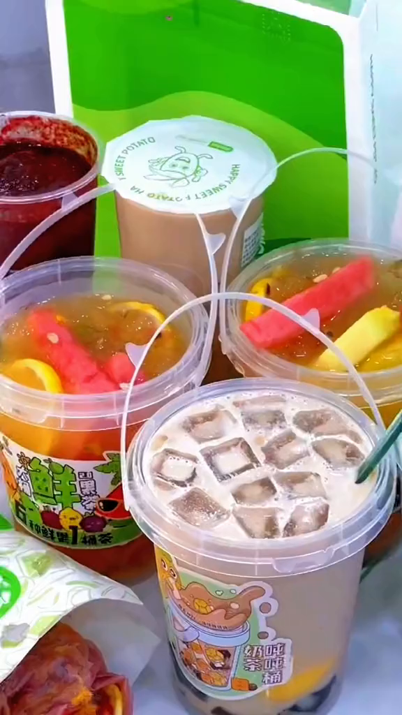 美食实验室最近奶茶真的好卷,不得不赞一下这个吨吨桶奶茶