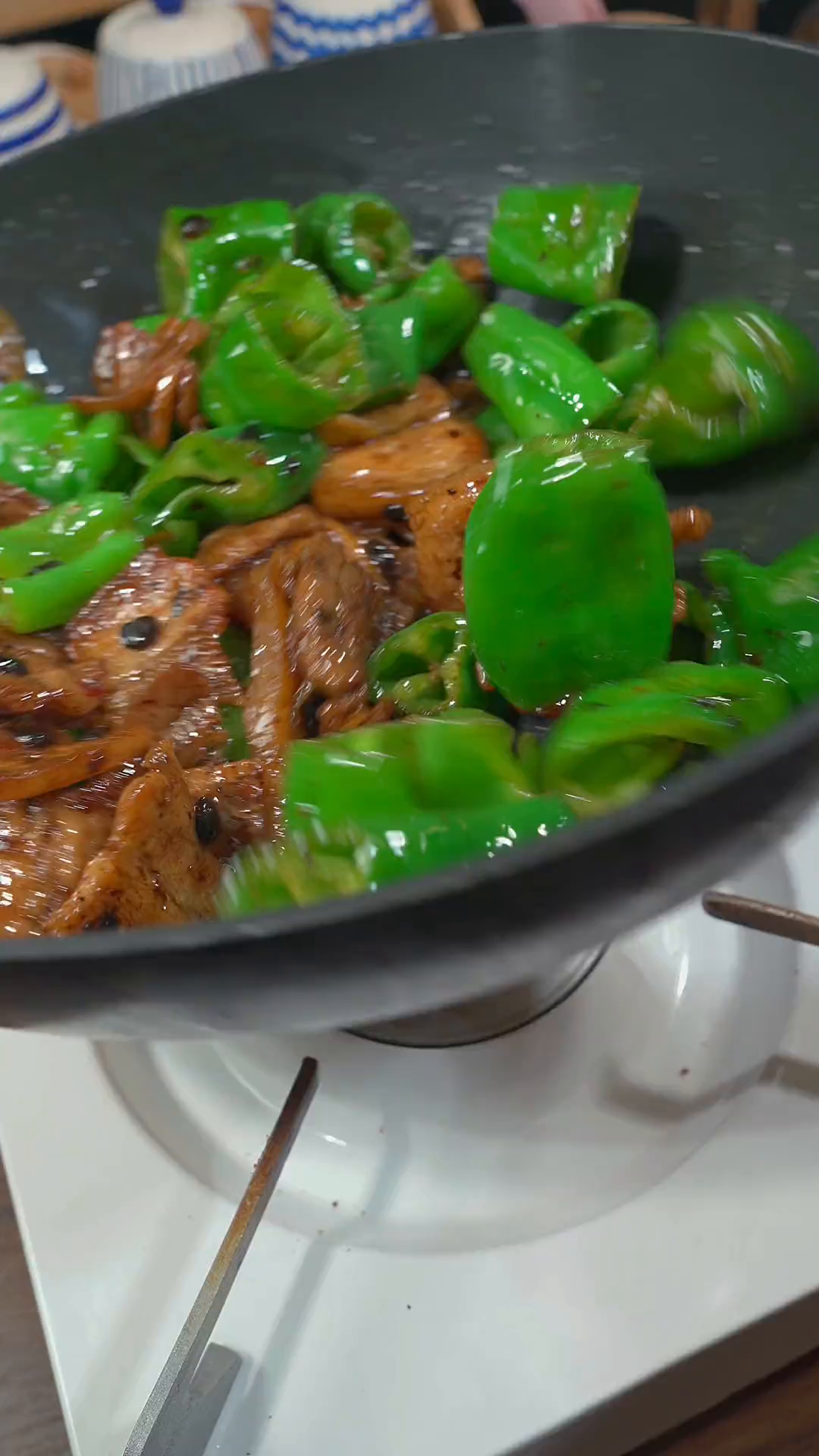 青椒炒肉,配上大米饭你能吃几碗