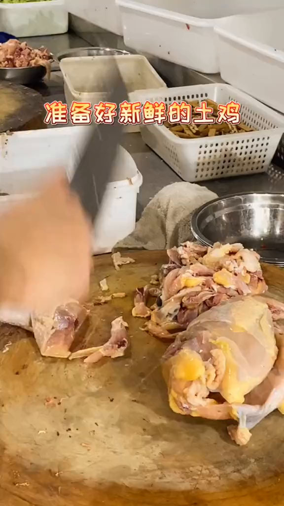 天渐凉做个土鸡吃暖暖身子吧,在家也能做,茶油老姜炒土鸡