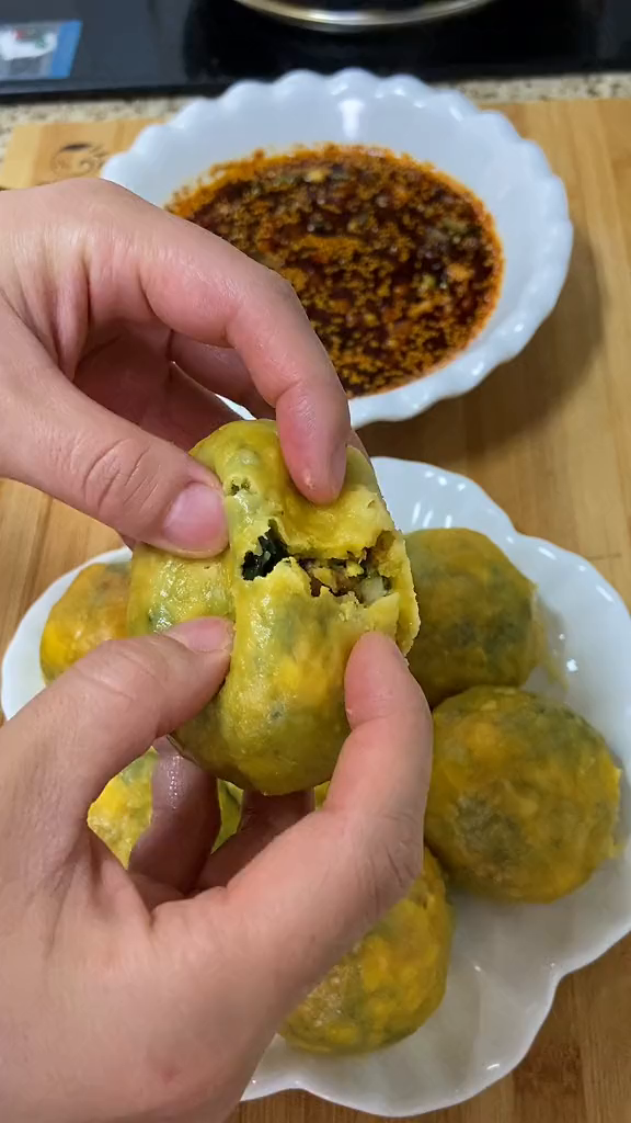 好吃的玉米面菜团子皮薄馅大五颜六色全家人都爱吃