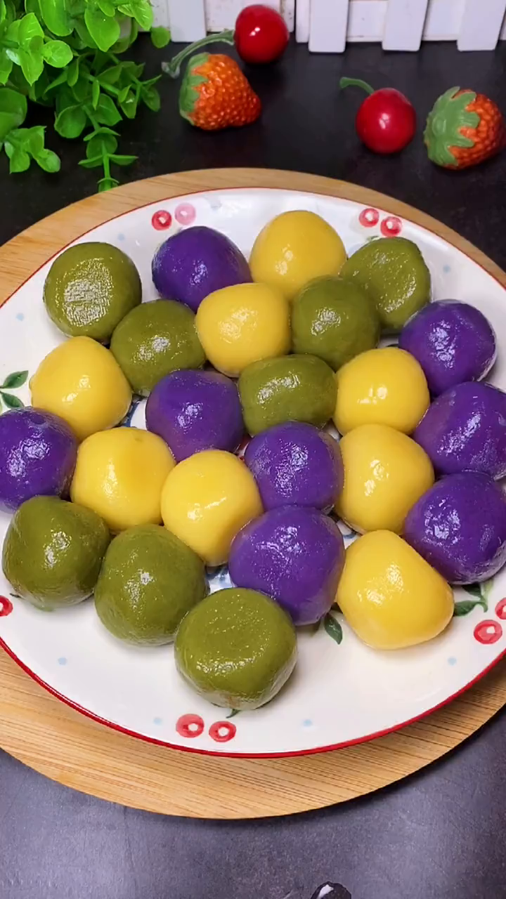 自制彩色小汤圆,方法简单快速,好吃又漂亮,个个圆溜溜
