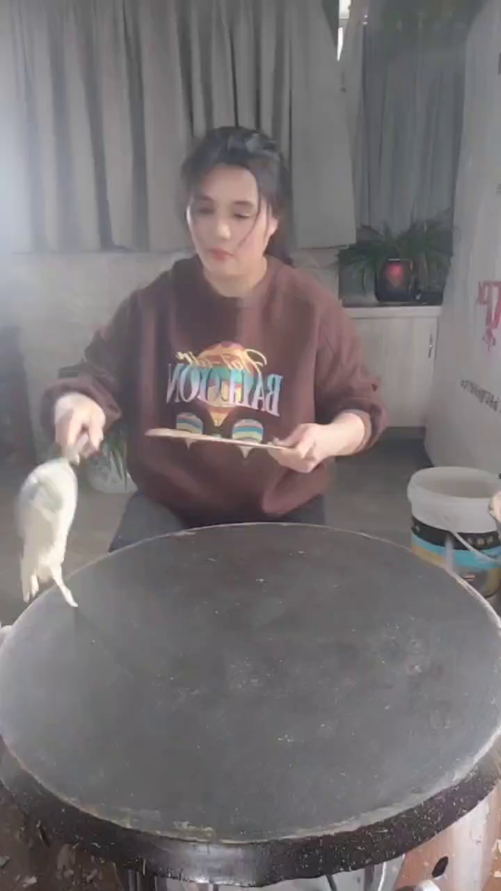 家乡特产美食,纯手工大煎饼,又黄又香,怎么都吃不够