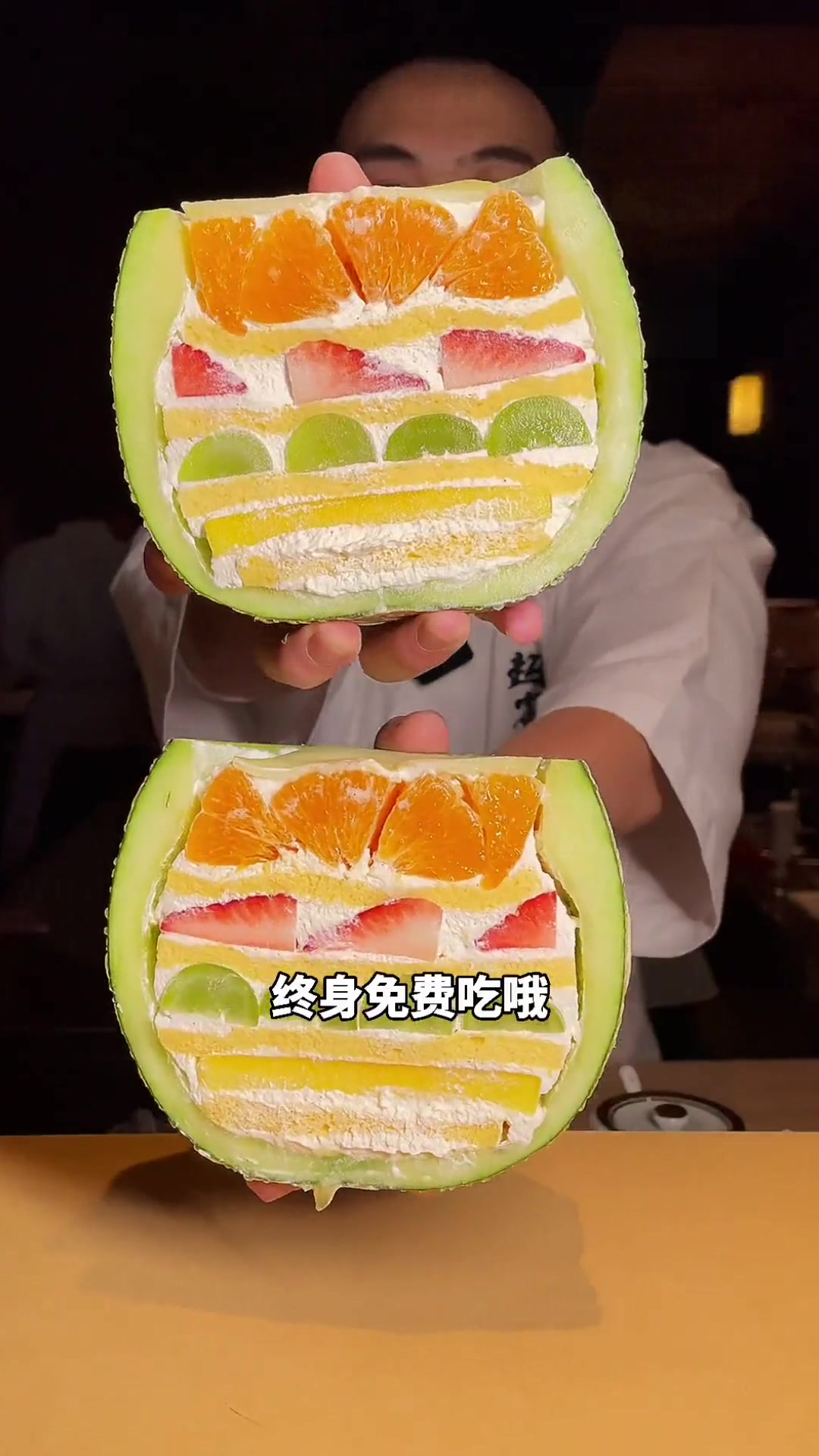 王思聪在深圳新开的烧鸟店,静冈玫珑蜜瓜蛋糕太可爱了