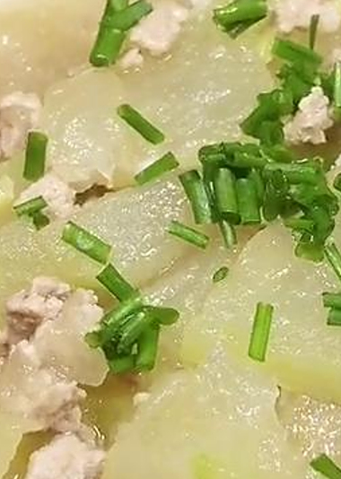 炎热的夏天一定要做一道肉沫炖冬瓜,好吃又清热,大人小孩都适合哦