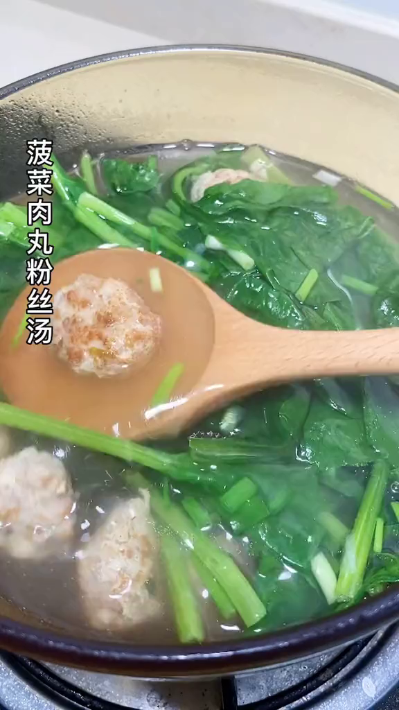 夏天要吃得清淡又要有营养,这个菠菜粉丝汤就刚刚好家常菜