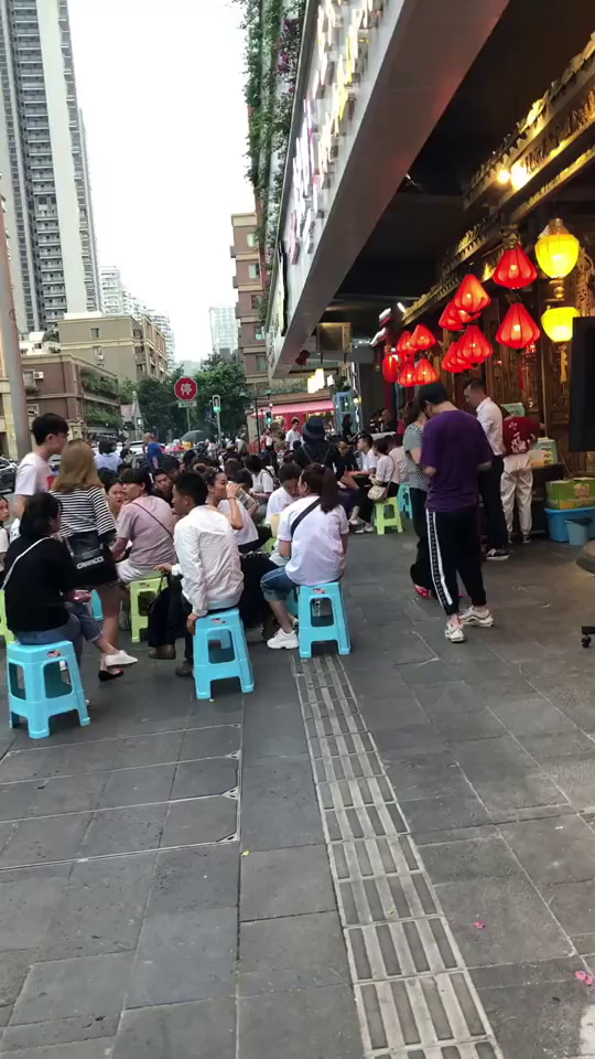网红铁板烧,店里有好看的小姐姐