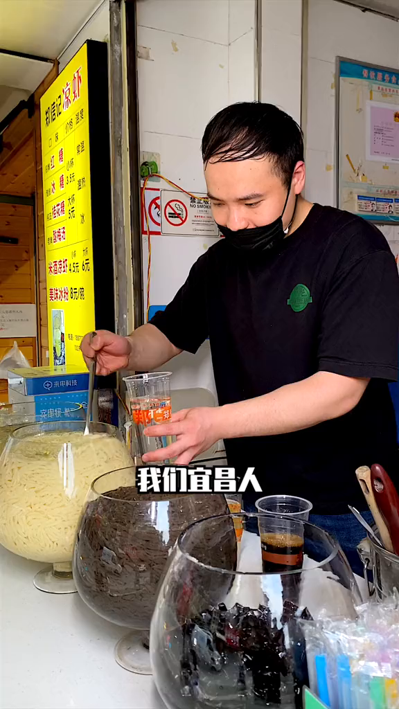 在武汉喝不到哇!为了这杯凉虾……