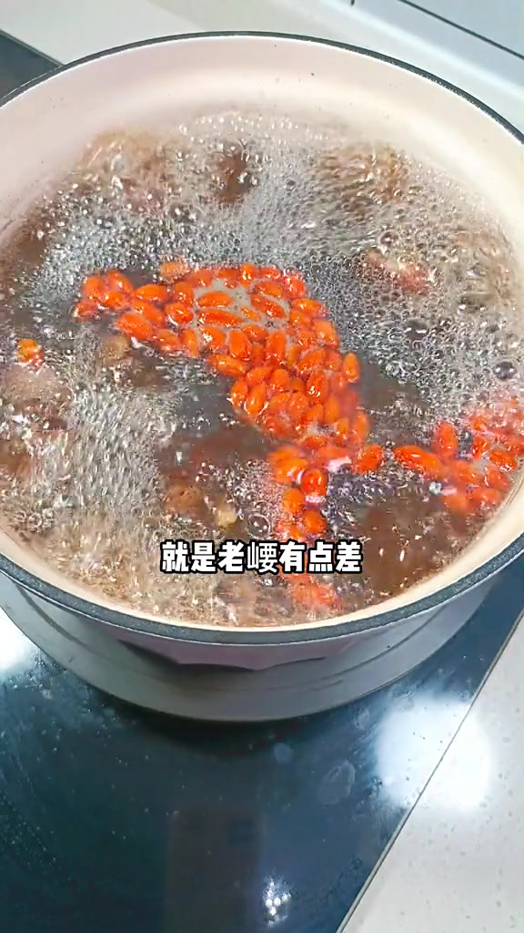巴戟杜仲黑豆猪尾汤,你和你的他都合适哦