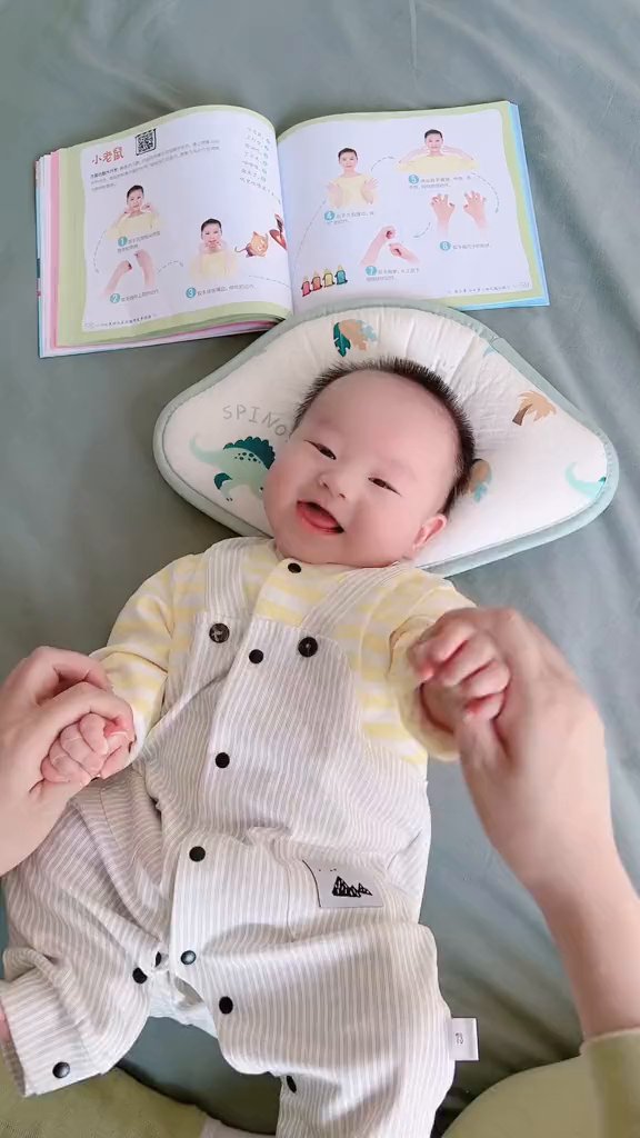 98天的硕硕高65cm重14斤能睡整觉