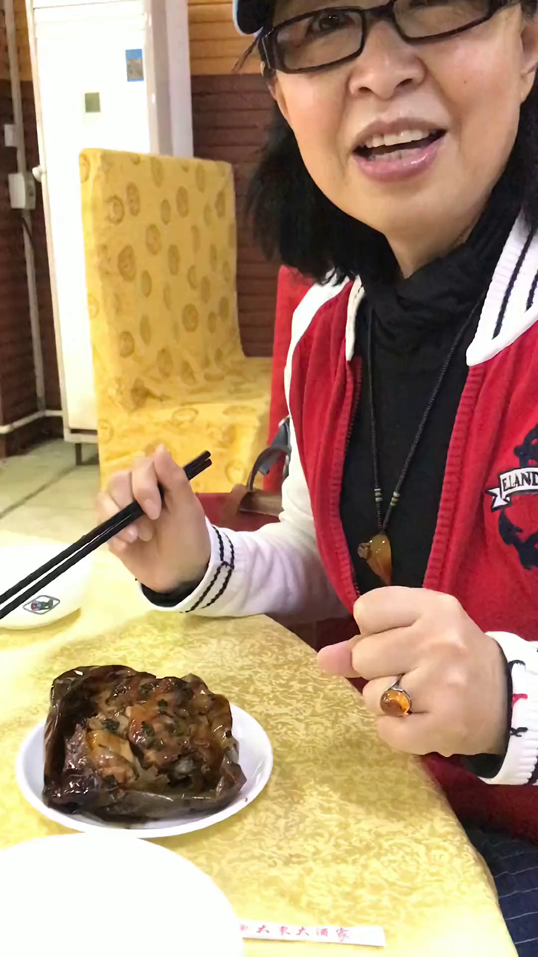 品尝广西梧州美食—-纸包鸡