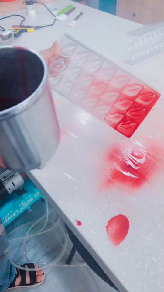 大红唇喷绘出所有你想要的巧克力