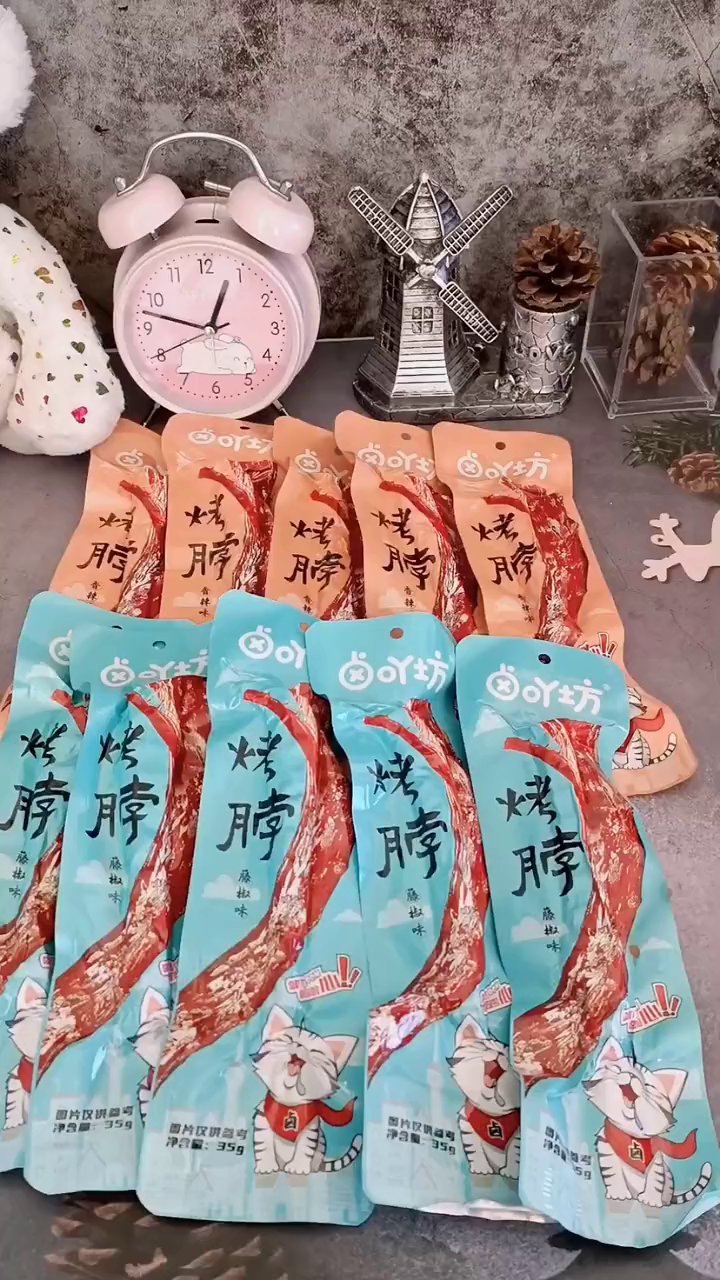 烤鸭脖零食推荐卤吖坊不到一杯奶茶钱就能吃到的美味鸭脖