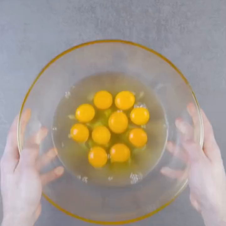 冰淇淋巧克力胡萝卜鲜果蛋糕甜品家庭