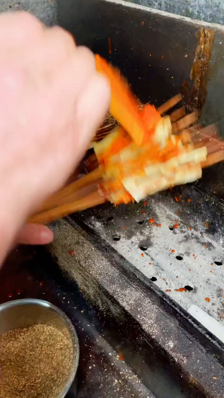 刷酱的小串你吃过吗?干豆腐串、蘑菇串