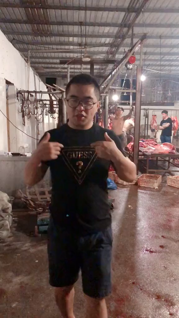昨晚发屠场的牛肉很多朋友好奇吊龙是哪个部位