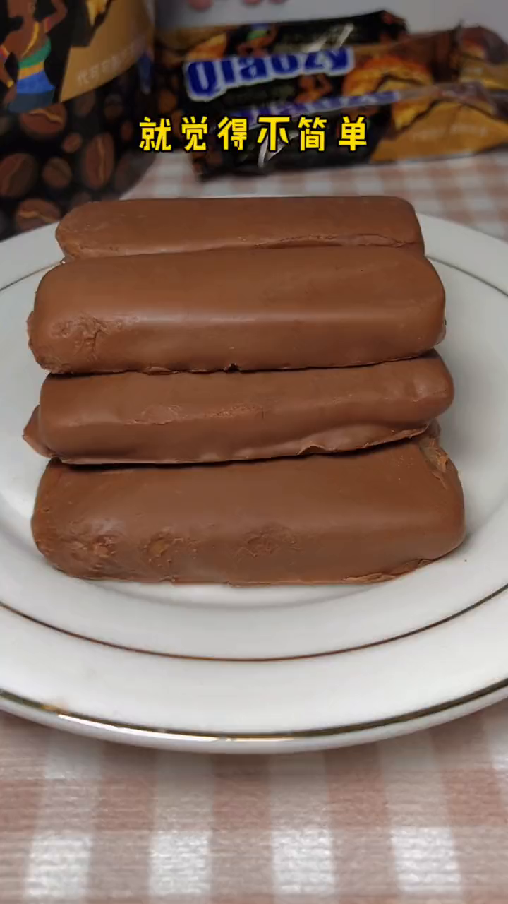 甜食控在哪里～有点像士力架!但是里面是曲奇饼干哦～