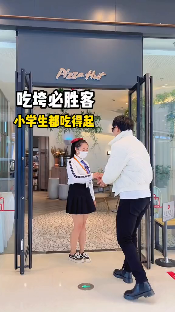 今天带妈妈来必胜客薅羊毛云南美好推荐官我的云南生活日记
