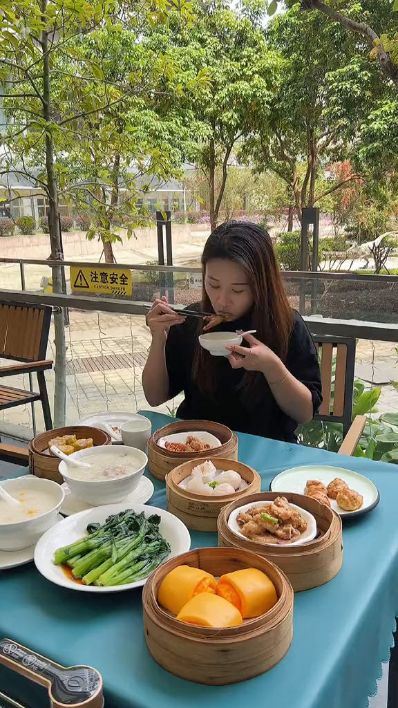人均才十几元的早茶四人餐!