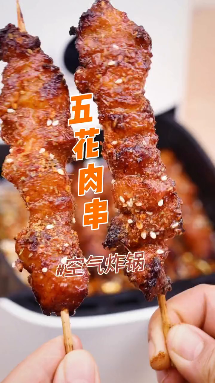 这个蜜汁烤五花肉串绝了!外面焦焦的