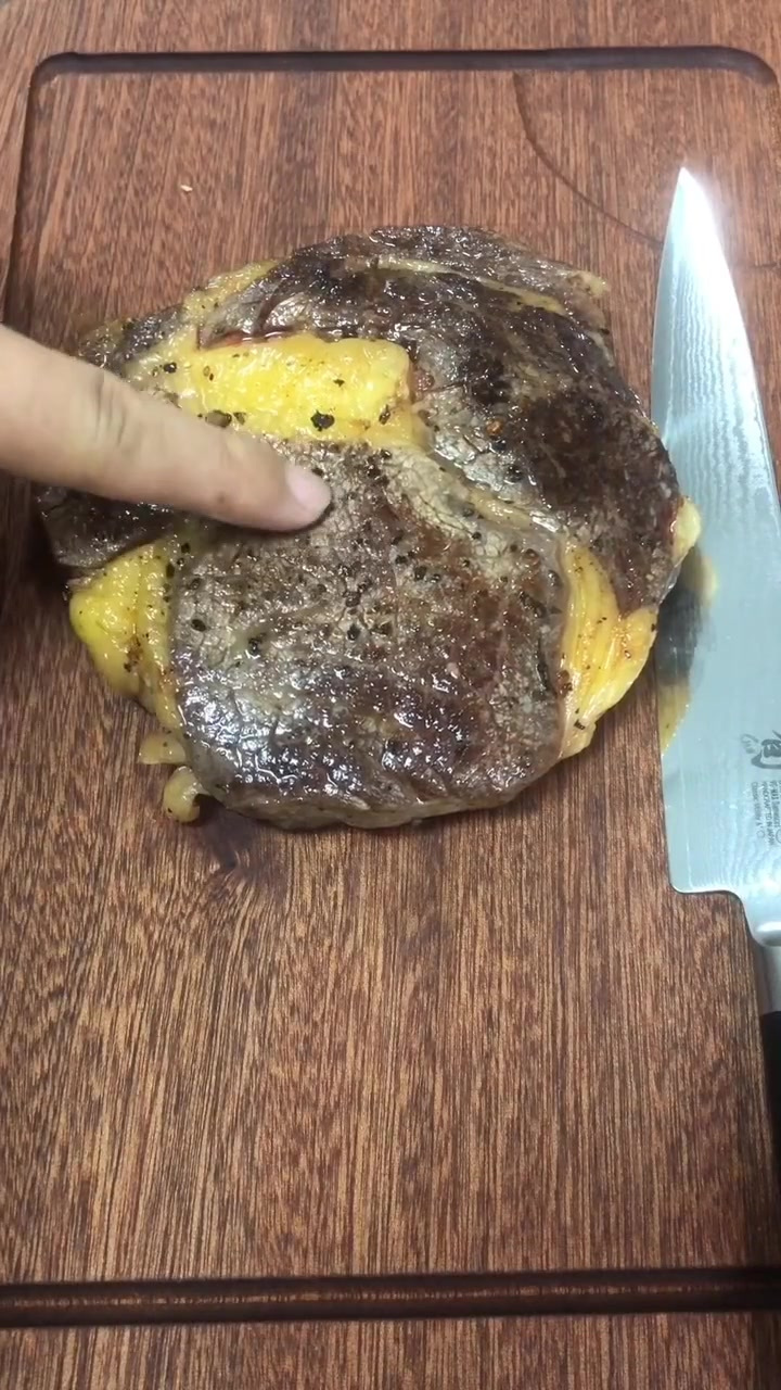 三分熟草饲眼肉心牛排