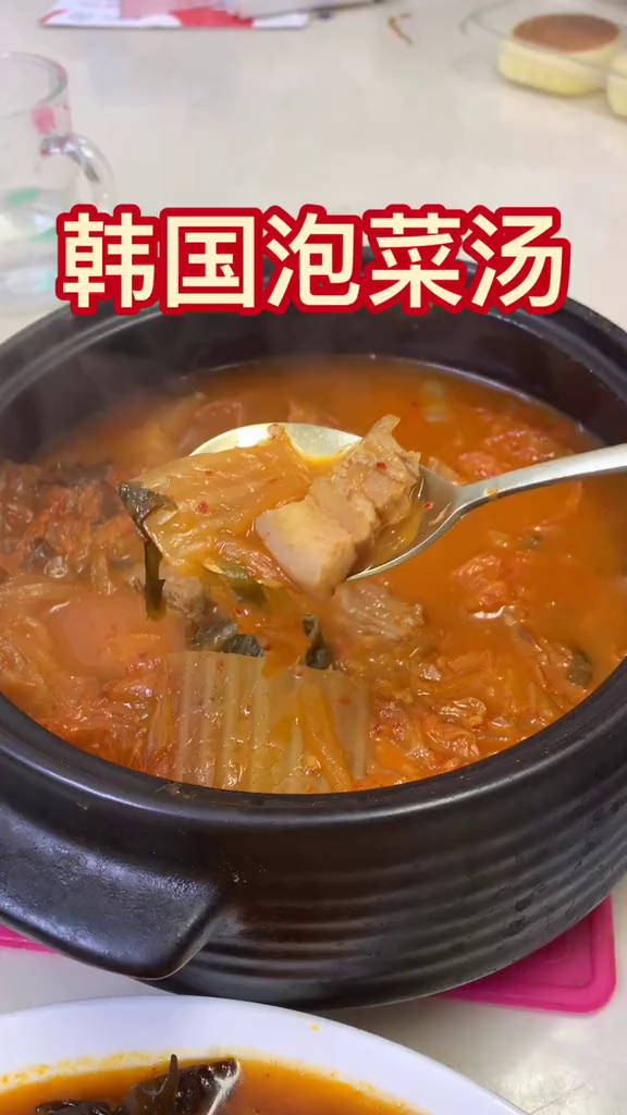 韩国泡菜汤的做法分享给大家,每家做法不同