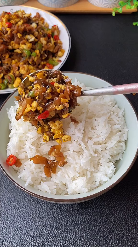 下饭菜外婆菜炒鸡蛋