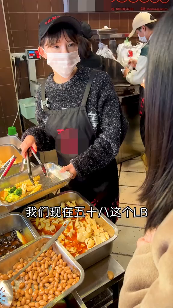 昆明T了一大包卤味、鸭翅、鸭爪和鸭架……够我啃好久啦!