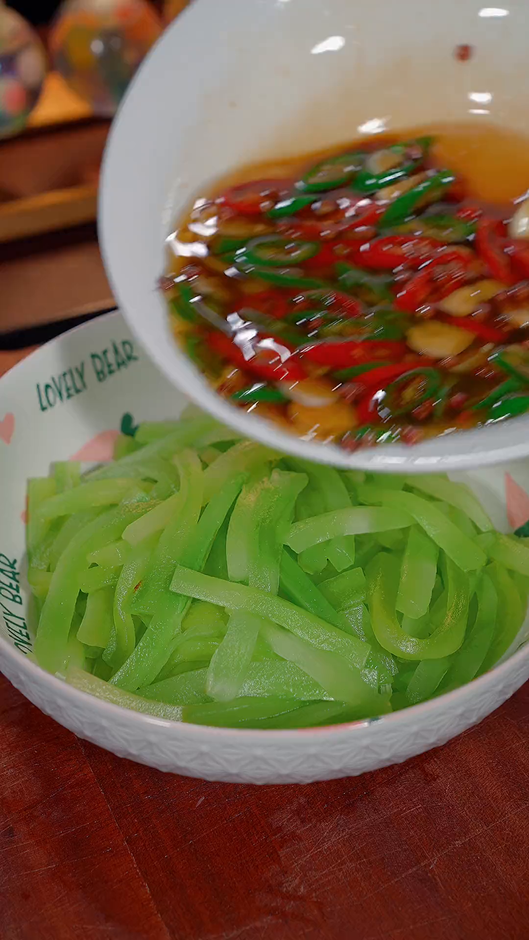 夏天快到来,怎么能少得了这盘凉拌莴笋条呢